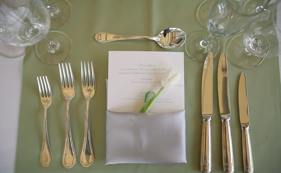 Gedekte tafel voor een diner